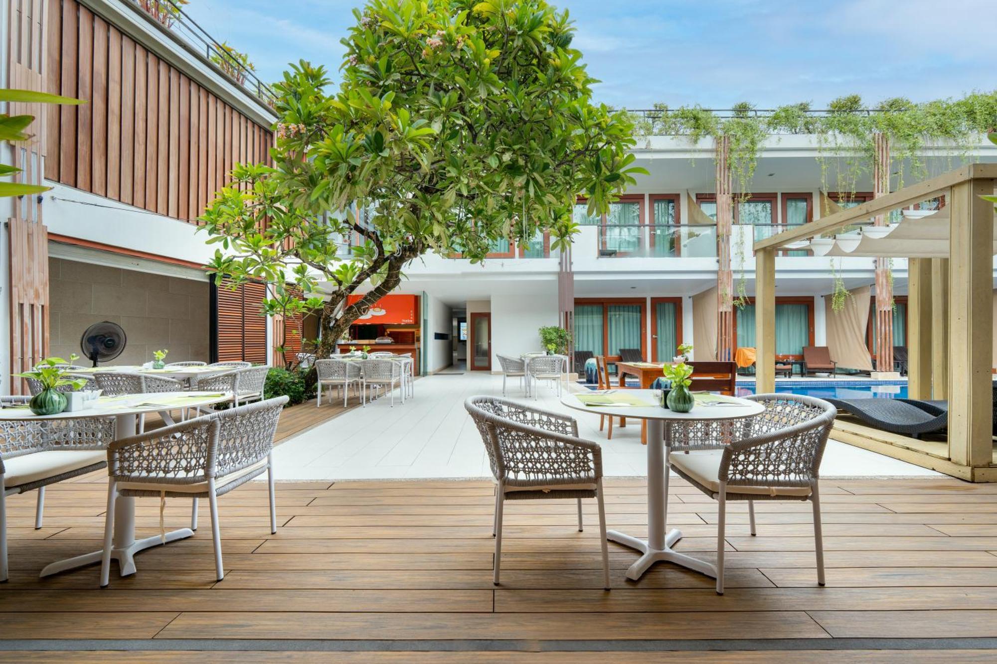 La Flora Resort Patong Exteriör bild